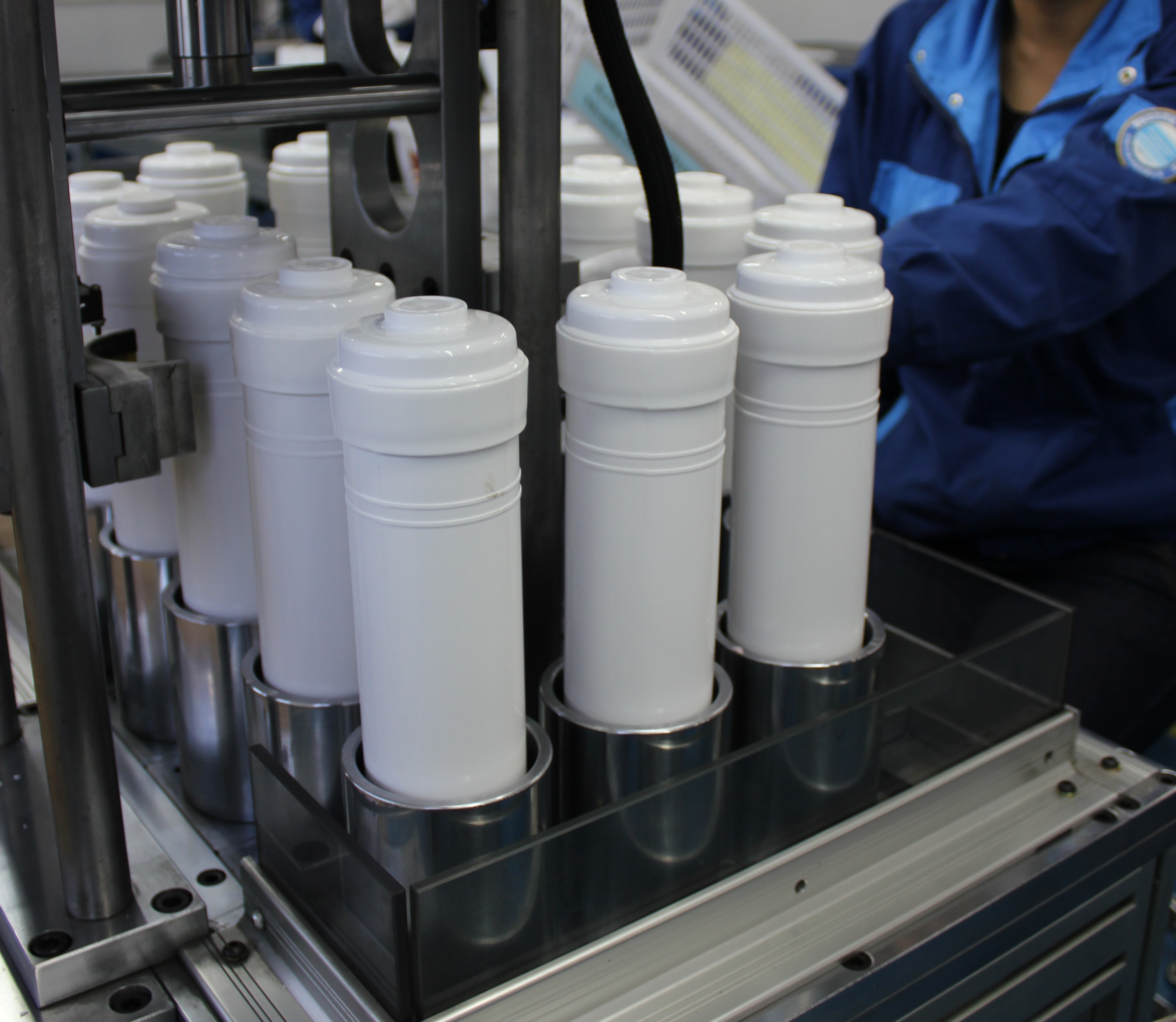 1750921489217998.jpg 生產濾芯車間.JPG